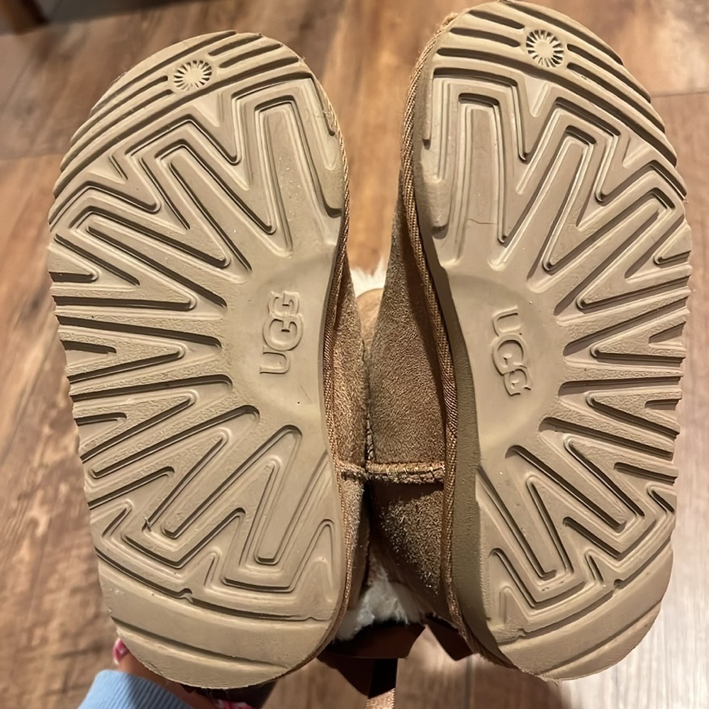 UGG Mini Bailey Bow II Boot for Toddler Girl, size 10 - Picture 9 of 16